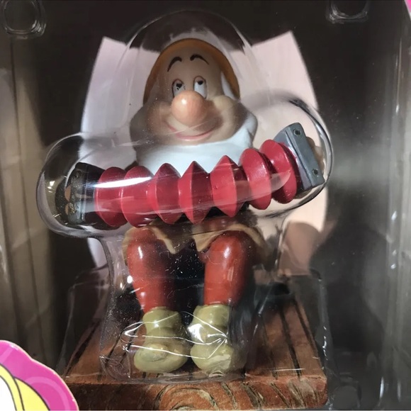 Disney Princess Enesco SNEEZY Dwarf Figurine Snow White Christmas Decor - Picture 2 of 9